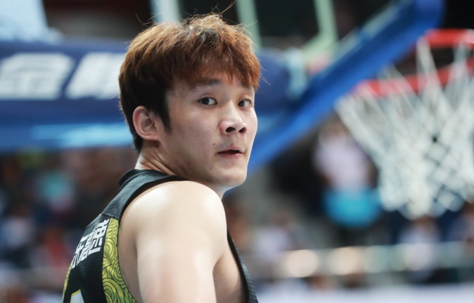 丁彦雨航回忆让他恐惧训练的教练：和郭艾伦吃泡面被罚跑 曾想放弃