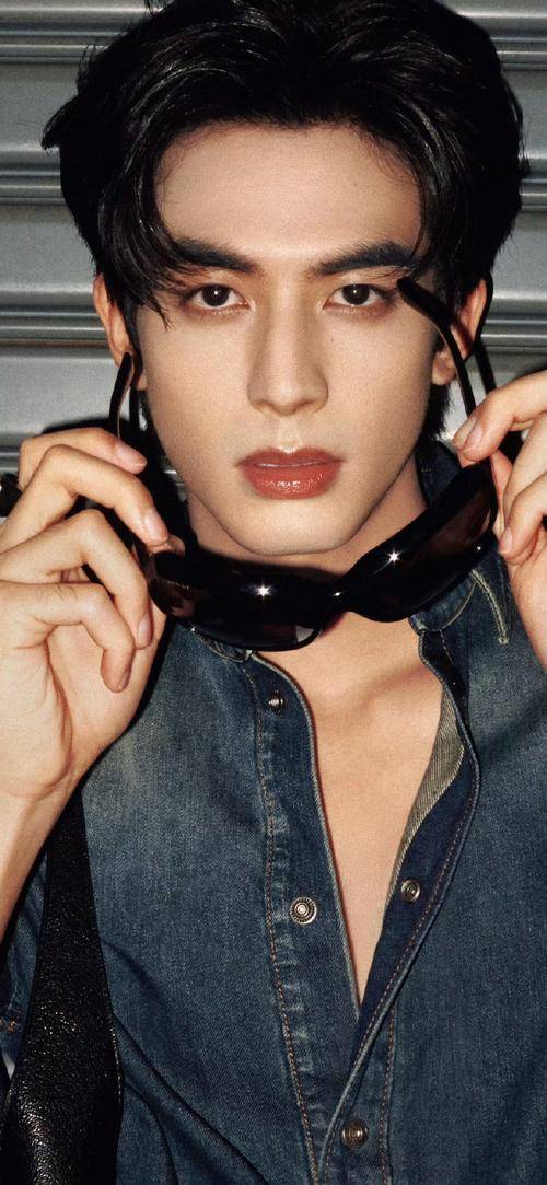 官宣加盟！宋威龙正式签约阿里系经纪公司天浩盛世，事业新起点