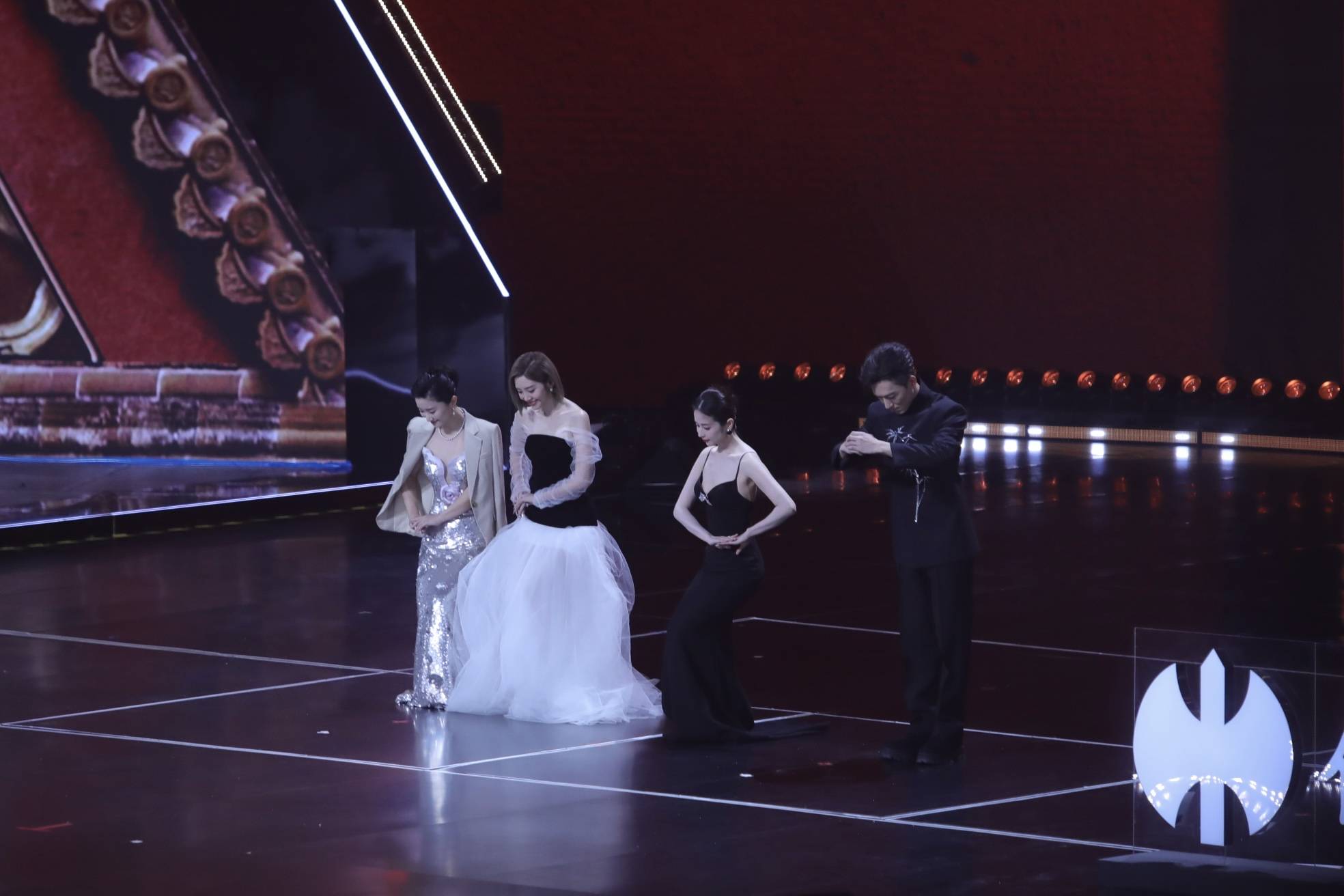 孙俪蒋欣梦回甄嬛华妃 周笔畅胡夏惊喜献唱_陶昕然_斓曦_陈建斌