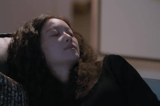 刘潇然助理任小名离婚争议，公司配备豪车名表需归还