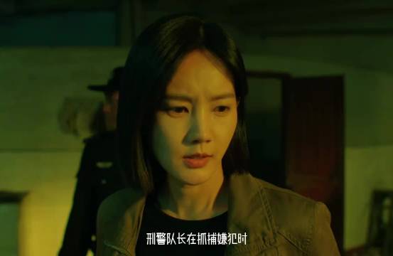 亲手铐住昔日恋人，她眼里全是藏不住的恨意