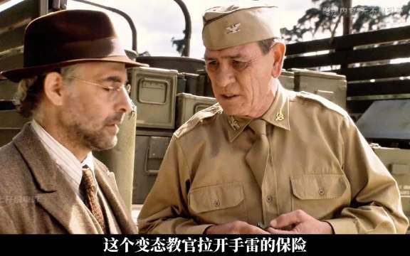 瘦小士兵经过改造脱胎换骨，从此化身守护和平的美国队长