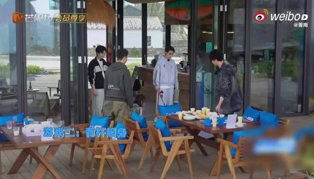 秦岚客栈游戏环节笑翻全场，邻家姐姐形象深入人心