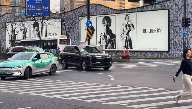 吉利银河M9小蓝灯设计获赞，智驾方案或升级H7