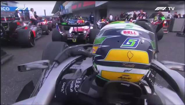 F1日本大奖赛博托莱托跳车摔倒压住凯迪拉克技师