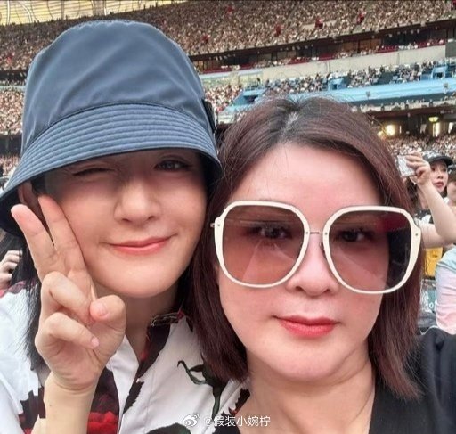 闺蜜狂欢！谢娜杜华鸟巢追星张杰，自拍互动甜到齁