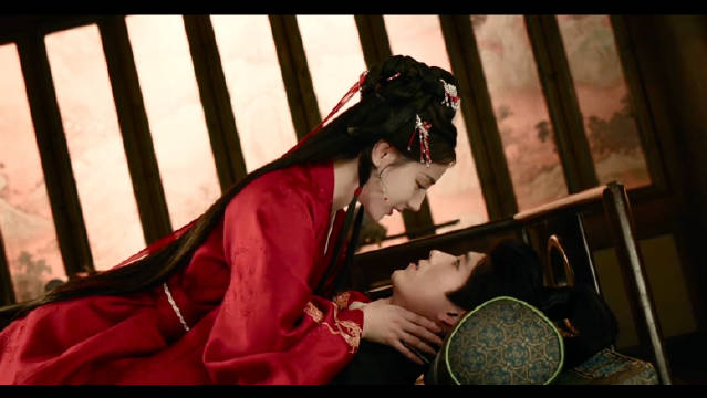 段胥向贺思慕伸手,网友称其完全主人