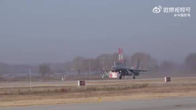 北部战区空军歼16升空精准打击训练