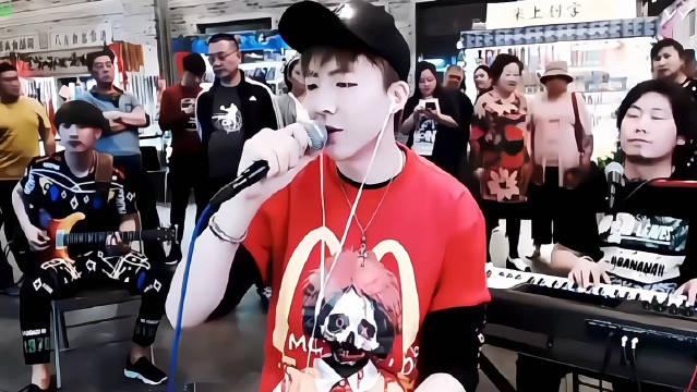 刘宇宁直播献唱《你怎么舍得我难过》，诠释成年人失恋内伤