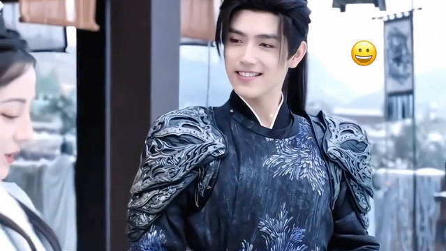 段胥回应网友调侃称是在夸自己英俊