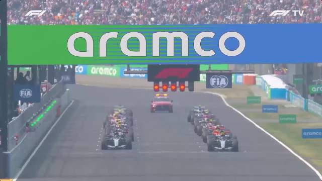 好戏剧性的发车！迈凯轮真快啊！ 两台法拉利引擎劣势，根本跟不住！