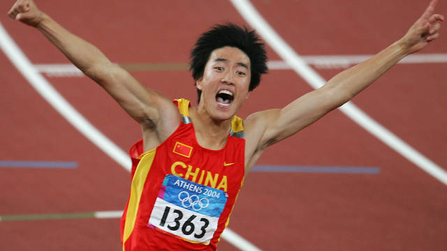 你还记得雅典奥运会的刘翔吗，那年他12秒91夺冠，荣耀世界！