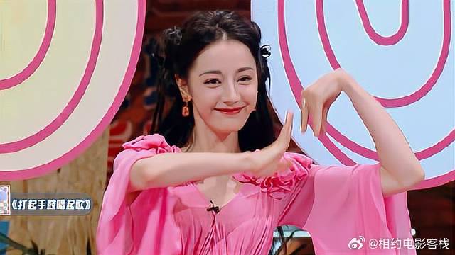 不愧是刻在DNA的舞蹈！音乐一起，迪丽热巴直接秒进状态