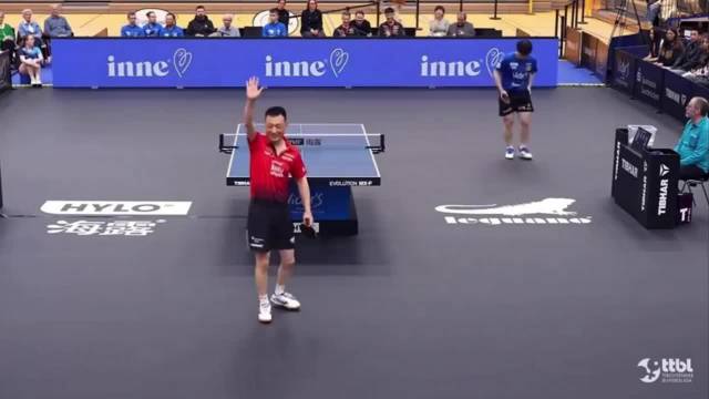 笑不活了！52岁主教练迎战樊振东，赛前主动求合影太圈粉