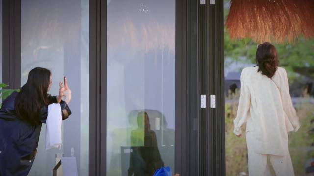 秦岚谈花少与客栈体验，称两者皆快乐但不同