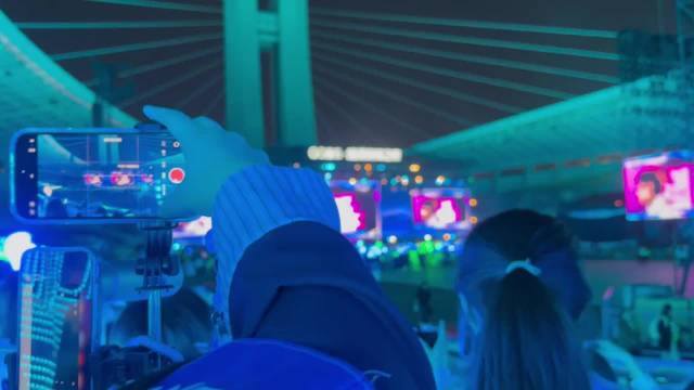 什么情况啊？丁禹兮上台王俊凯的粉丝在台下大喊王俊凯的名字