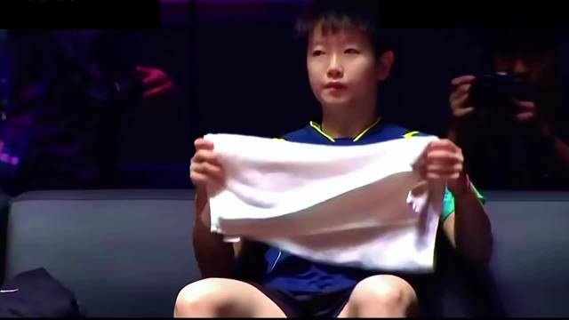 孙颖莎澳门世界杯强势晋级,进攻干脆利落