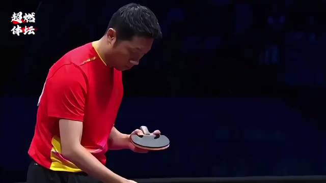 许昕赛场秀神操作，对手懵队友慌自己嗨