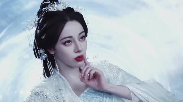 迪丽热巴饰演贺思慕展现强大压迫感