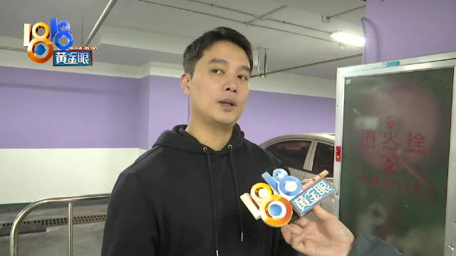 特斯拉剐蹭消防箱车主说入侵车位