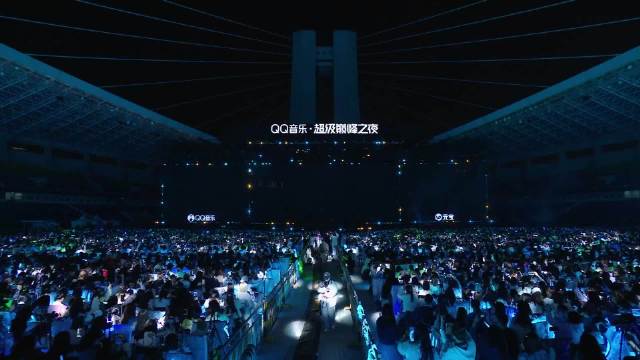 魏晨亮相超级巅峰之夜，双舞台唱跳全开