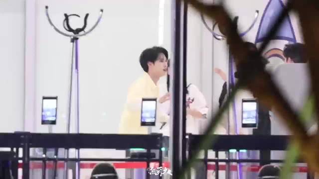 严浩翔奔跑吧越战越勇，连摘三名牌