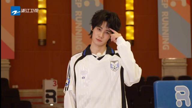 张真源范丞丞合拍手势舞现拍现发，直播称成品质量高