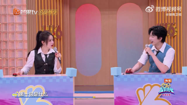 连表情都跟着模仿到位，不只是声音像，整个人的状态都贴得特别近