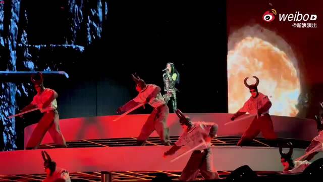 蔡依林重庆演唱会火爆开唱，数万观众全程站立嗨翻全场