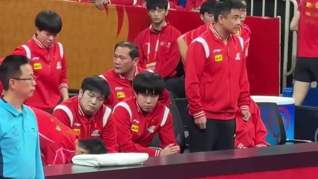 他俩好委屈的看着马龙