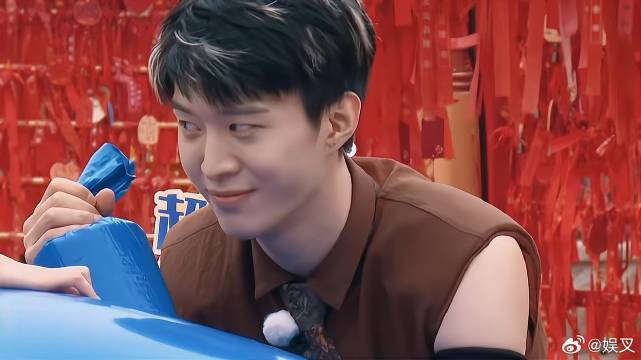 范丞丞心眼子太多了 玩个游戏全是小动作，笑疯白鹿！