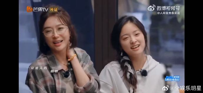 王鹤棣沈月《情非得已》八年合体，无彩排合唱引全员嗑糖