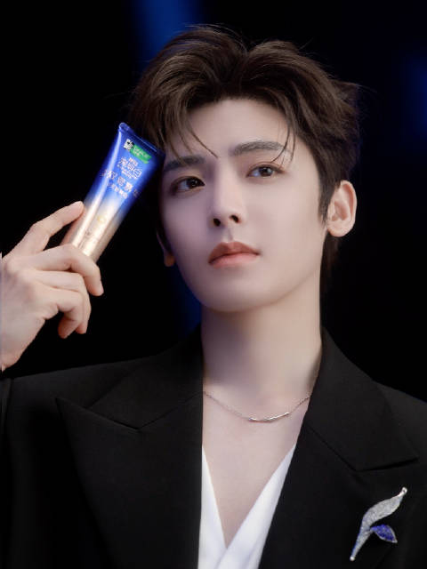 侯明昊新角色萧无衣亮相，冷酷外表暗藏纯爱修罗