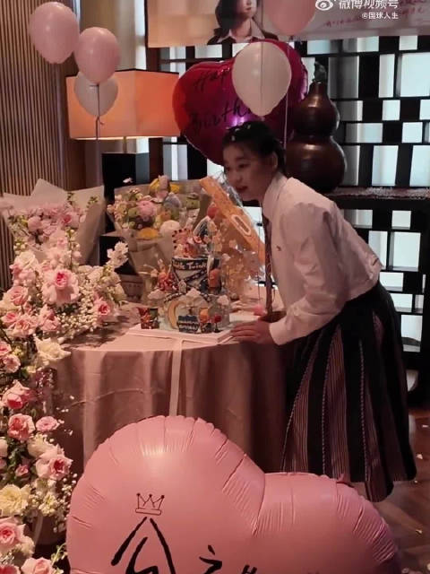 陈芋汐为全红婵唱生日歌超卖力