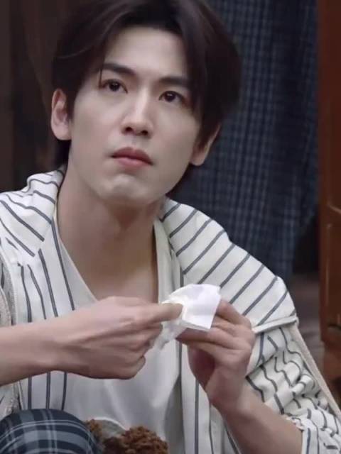 张凌赫素颜，其实这样很真实，颜值也很高啊