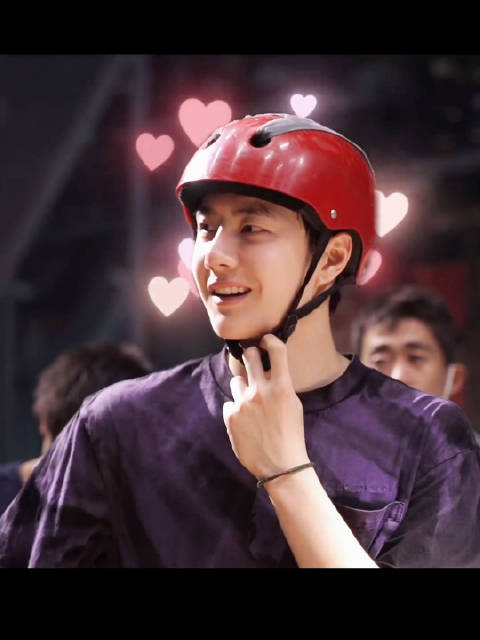 陈烁太可爱啦！王一博，你是吃可爱多长大的吗@王一博·YIBO ·