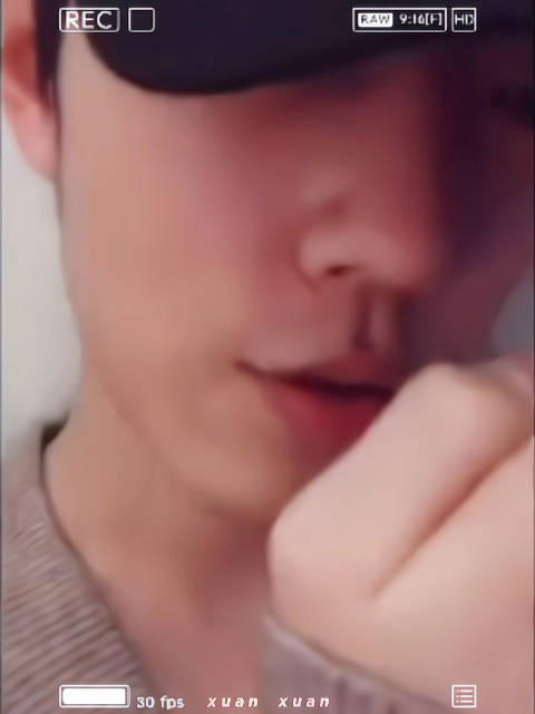 ⋆✩❛˓◞˂̵✧日常见肖战 哈哈哈哈，坚果好可爱，它爸爸也好可爱( ˘ ³˘)