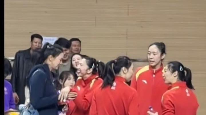 张常宁现身女排决赛现场