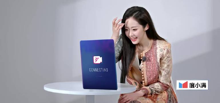 张泉灵把王珞丹的祝福送给万千惠，继续传承下去