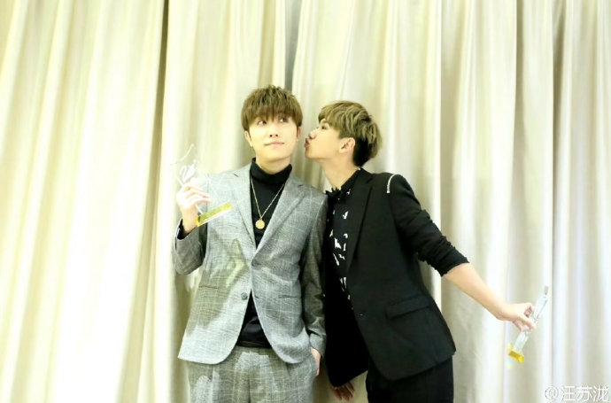 徐良演唱会为漏署名公开致歉：对汪苏泷说‘不能这么做人’，获全网力挺！