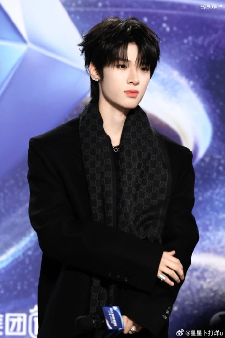 这次张峻豪的“怂萌”反应对他个人形象有什么影响？