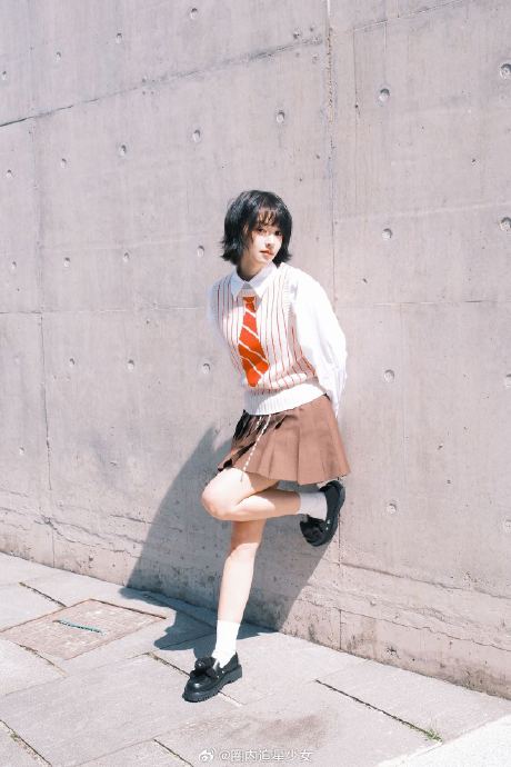 杨紫和黄灿灿之间长达七年的友谊是如何建立并发展的？