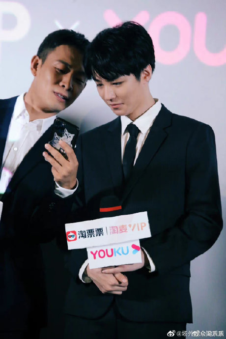 王俊凯被粉丝称为‘纯爱战神’，这个称呼具体有什么含义？