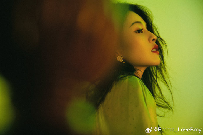 白鹿过往在哪些作品或场合中也使用过CCD相机进行拍摄？