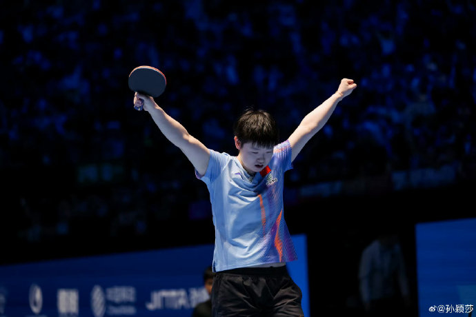 孙颖莎目前世界排名第一的周数是多少？距离纪录还有多远？