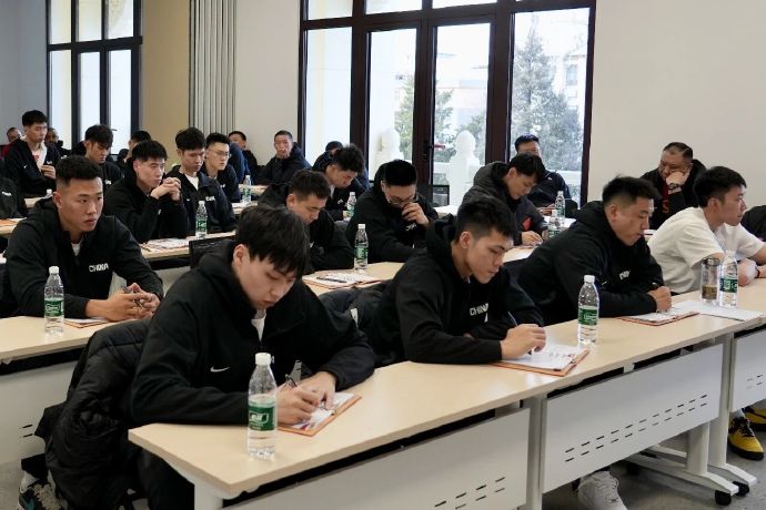 郭士强对CBA球员的精神面貌有哪些具体要求？