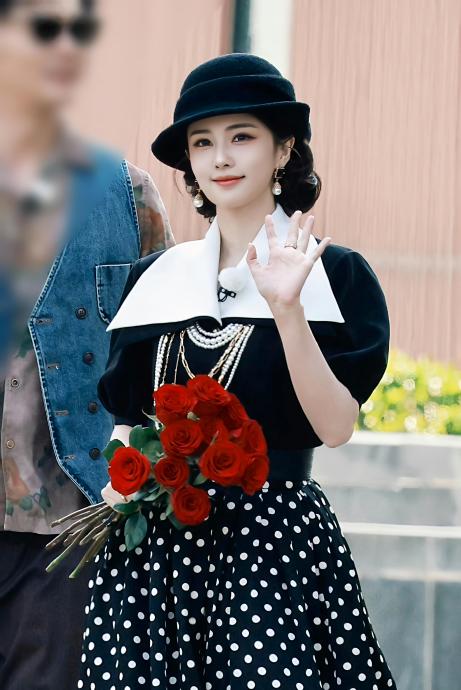 白鹿民国千金造型惊艳跑男，全网催演民国剧！