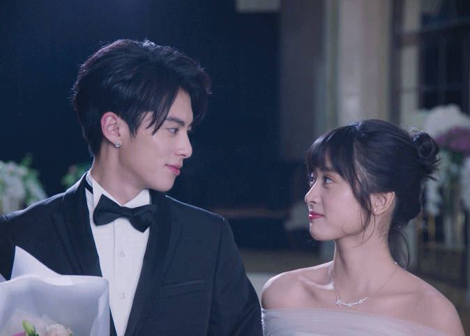 徐志胜在观看王鹤棣沈月合唱时的表情为何会引发热议？