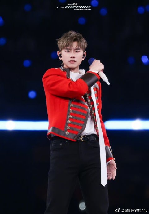 李荣浩公开控诉单依纯侵权《李白》：被拒后强行演唱，为何触怒原创者？