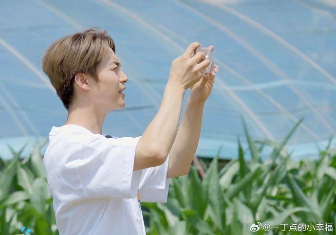 马天宇的农场生活模式对他的个人精神状态有何积极影响？